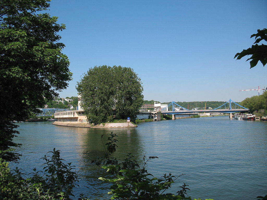 Amikor még állt a Renault gyár - 2008 májusi kép - Forrás: https://fr.wikipedia.org/wiki/Île_Seguin#/media/Fichier:Pont_dayde_et_seibert.jpg